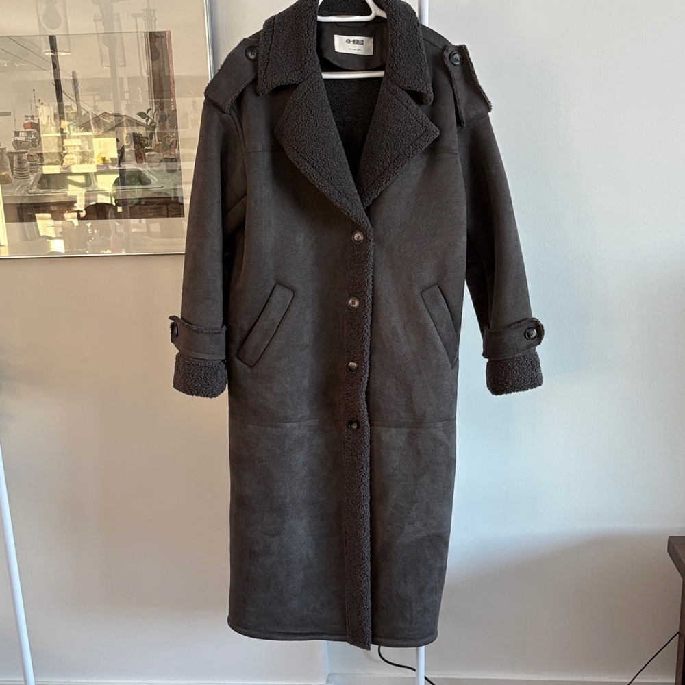 Elegant Dark Grey Shearling Coat